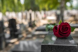 Jak-zorganizowac-pogrzeb-krok-po-kroku-Formalnosci-po-smierci-bliskiej-osoby_article